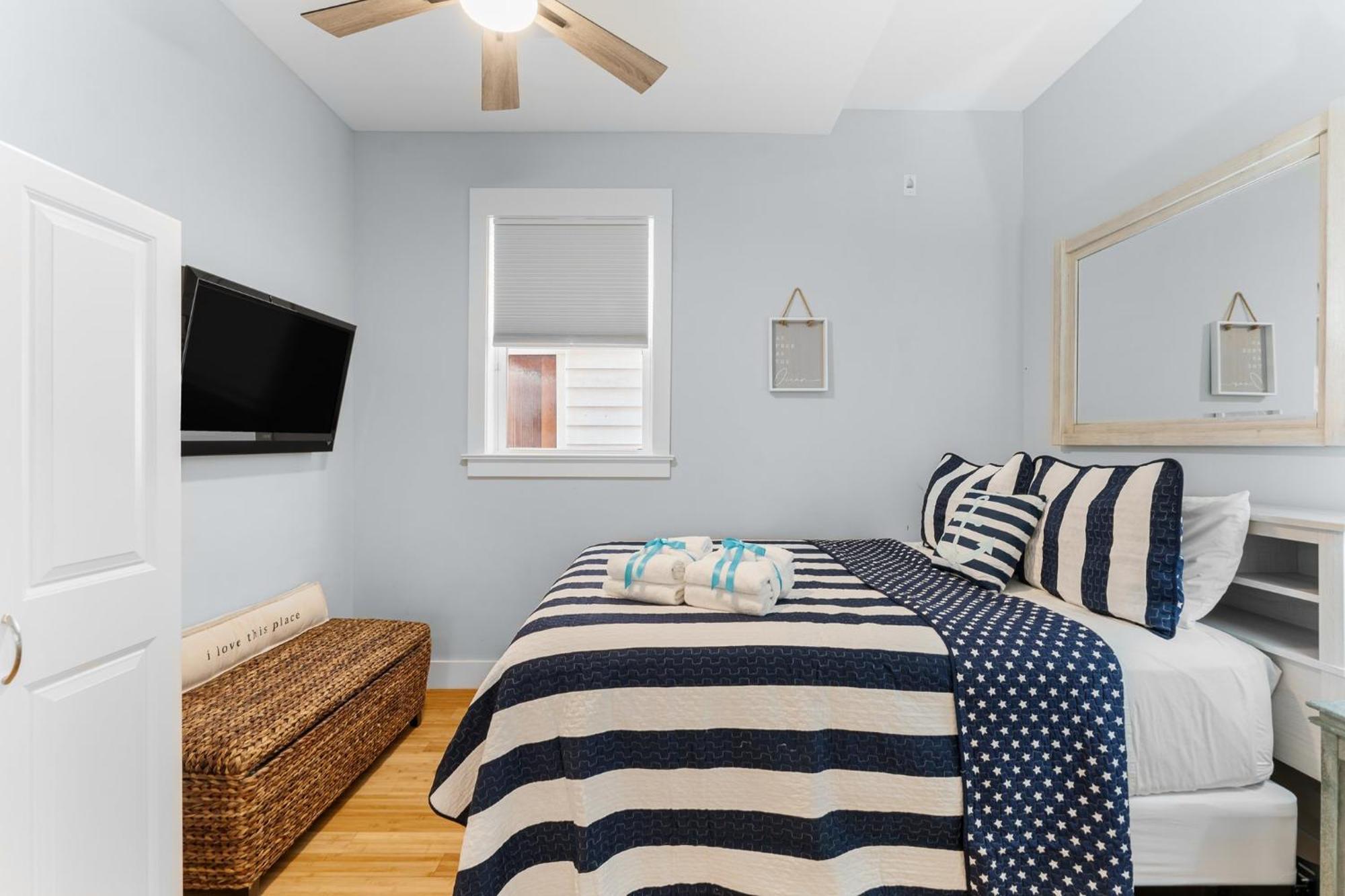 Holiday home Bay Getaway! Bayfront 4br 4ba House Sleeps 12 Private Pool Boat Dock