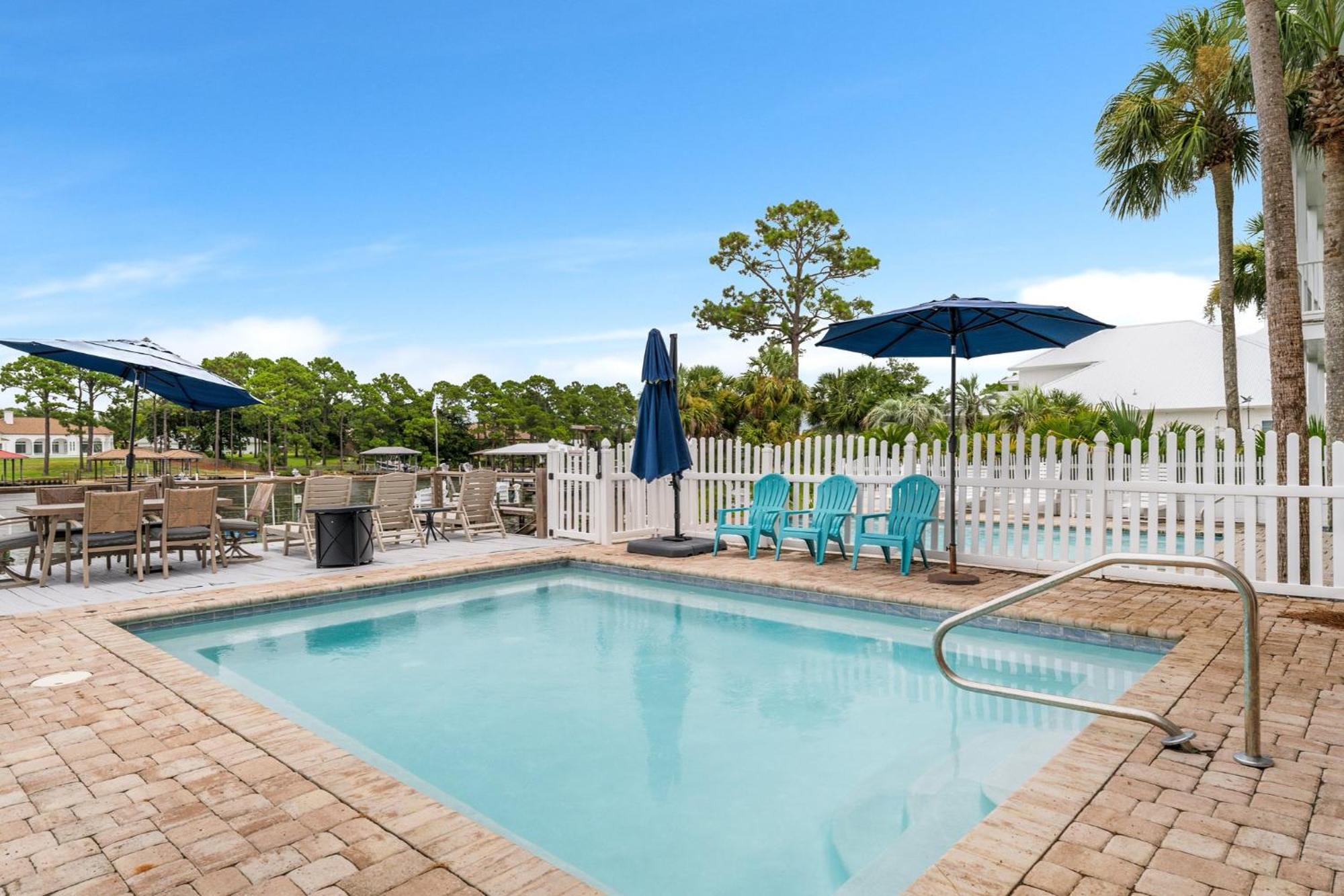 Holiday home Bay Getaway! Bayfront 4br 4ba House Sleeps 12 Private Pool Boat Dock *