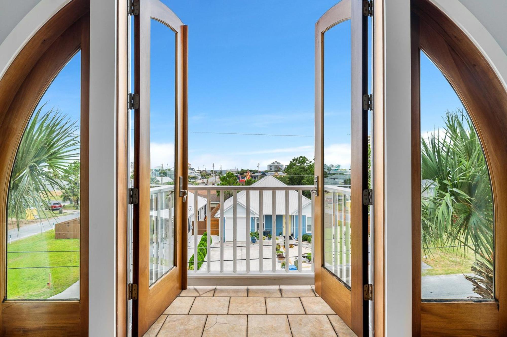 Bay Getaway! Bayfront 4br 4ba House Sleeps 12 Private Pool Boat Dock